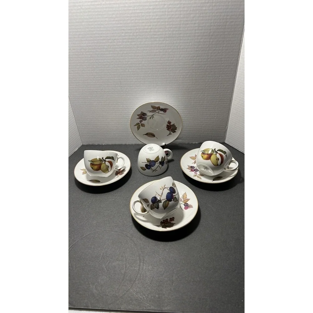 Royal‎ Worcester Evesham Bone China 4cups-4saucers
